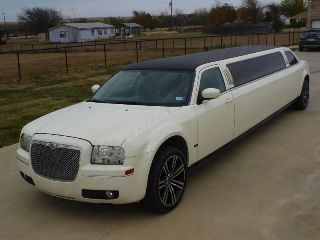 Left front 2006 Chrysler 300 Limousine